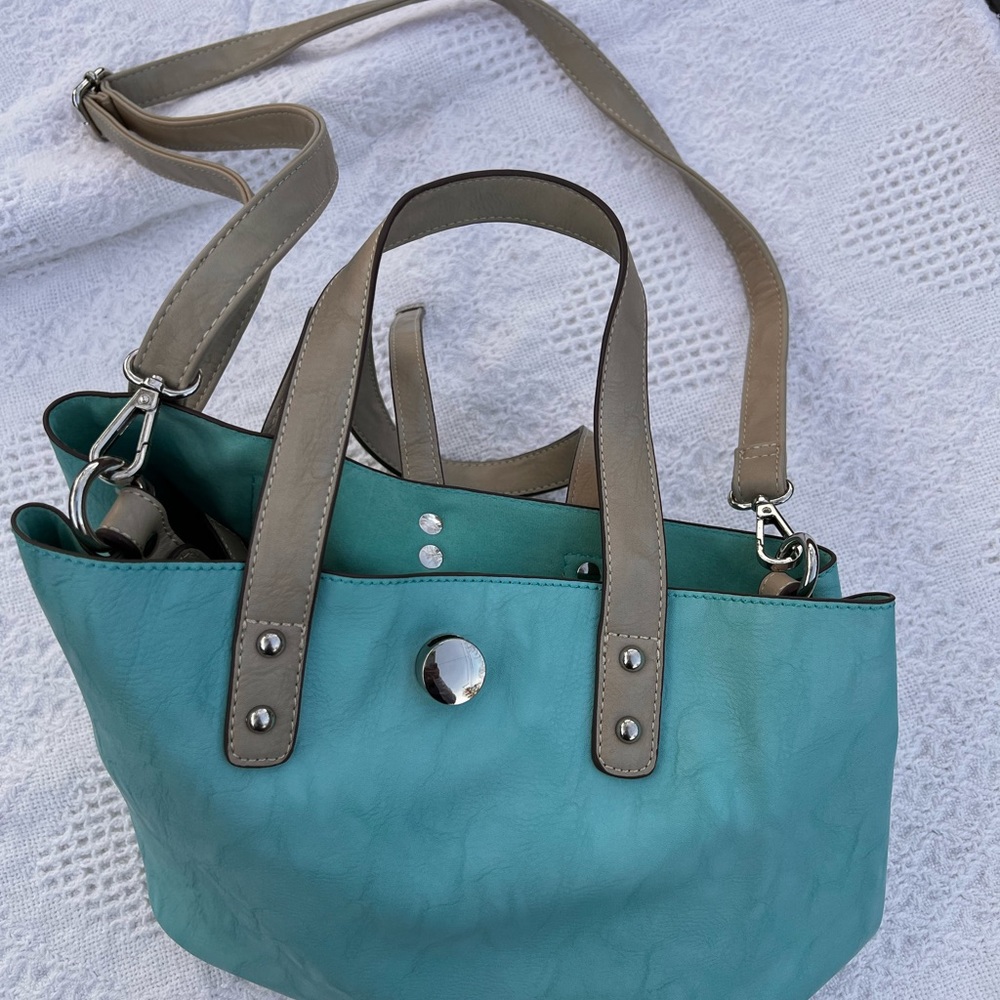 Purse NWOT multi functional in aqua blue in color - Picture 4 of 10